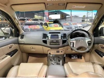 Toyota Fortuner 3.0 V 4WD SUV A/T ปี 2011 รูปที่ 6